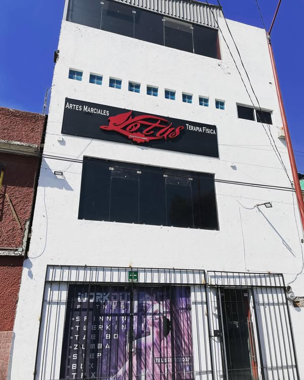 Fachada de Lotus Fight Gym, nueva sede de tres niveles en GAM, CDMX