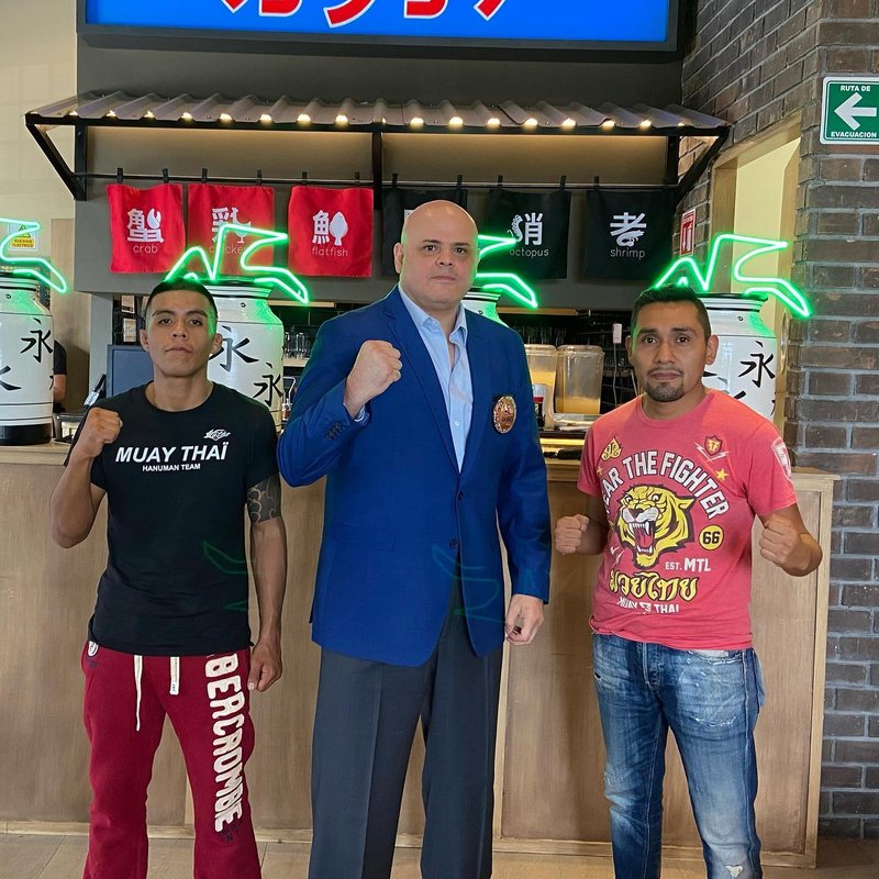 Frank con su peleador @irving.fields cumpliendo en peso · sep 2022